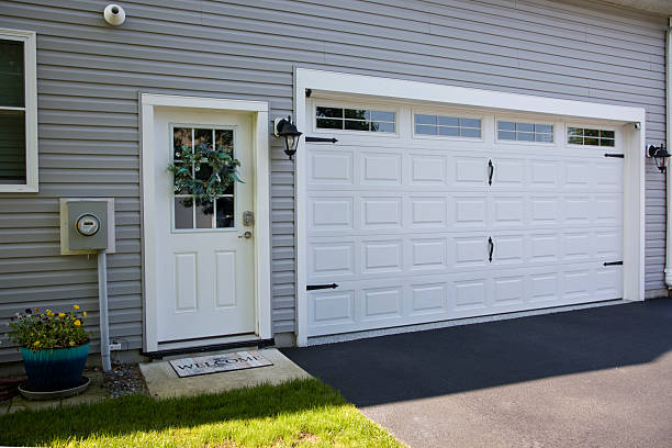 24/7 Emergency Garage Door Panel Replacement experts in Willow Grove, TX